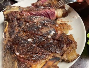 骨付きTボーンステーキ