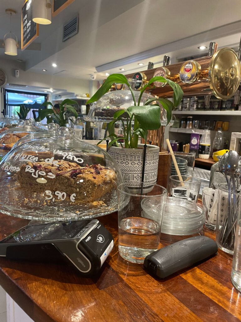 カフェMaiatzaの店内