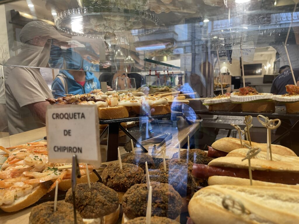 ゲタリアのバルPolitena店内に並ぶピンチョスのアップ