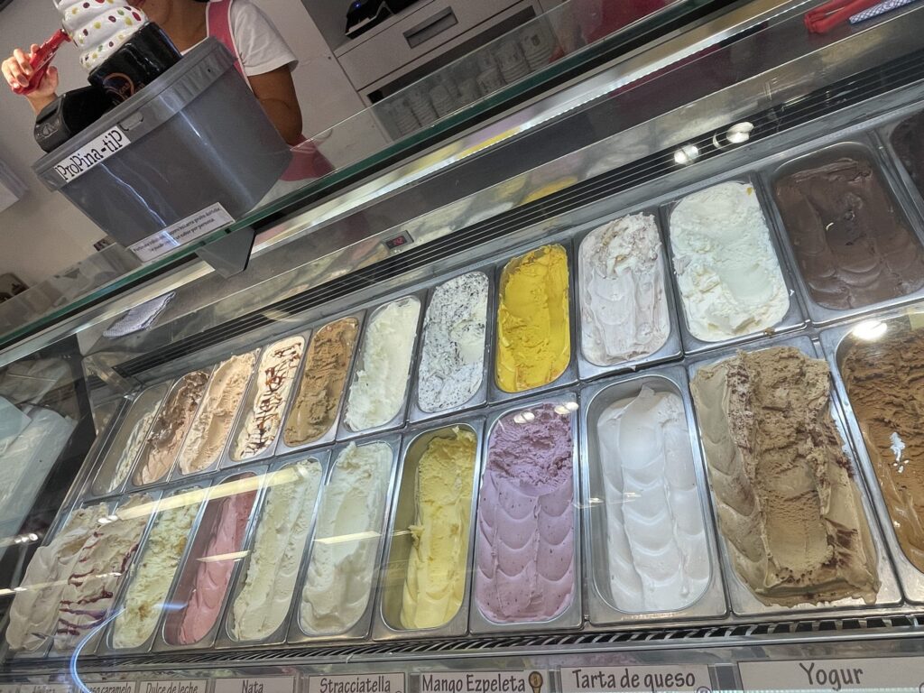 ゲタリアのジェラート屋Doni Donaの店内のジェラート