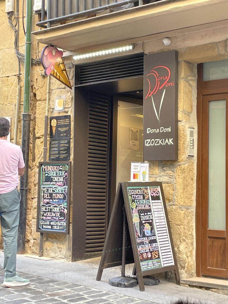 ゲタリアのアイス屋Doni Donaの外観