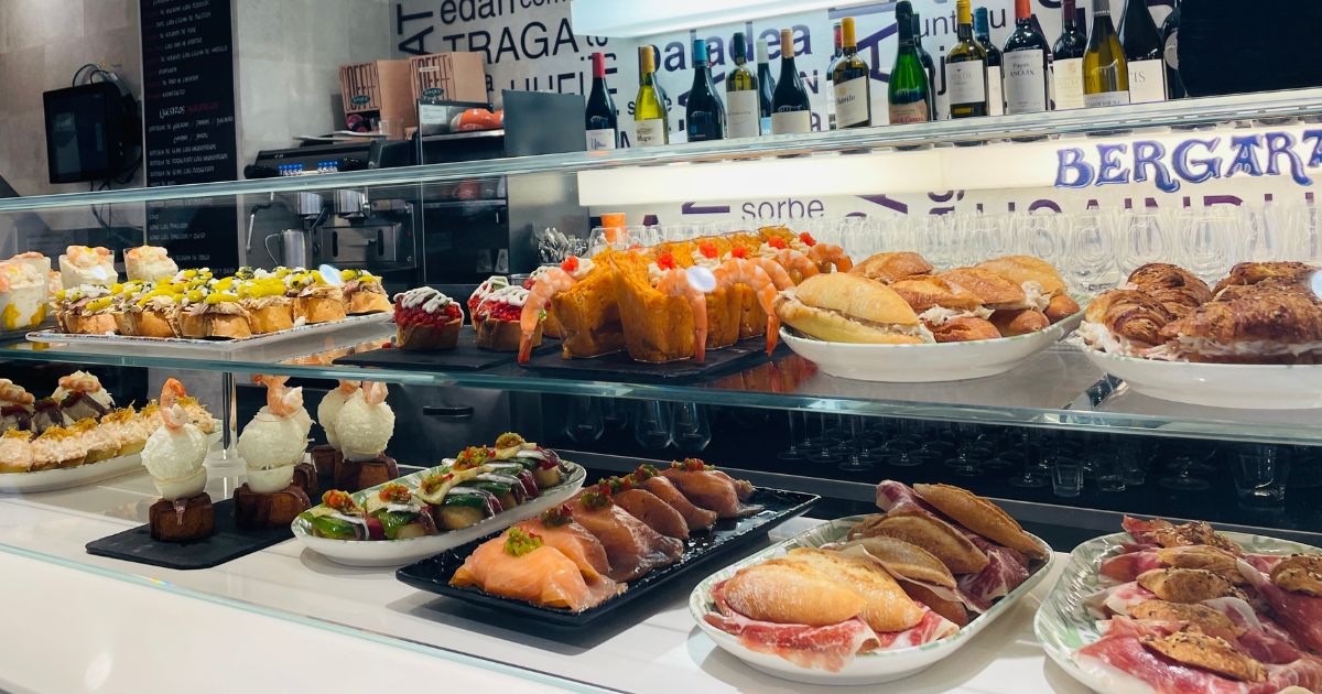 ベルガラのピンチョスが並ぶショーケース